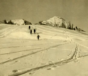 Esquí en las montañas Totes Gebirge, Austria, c1935