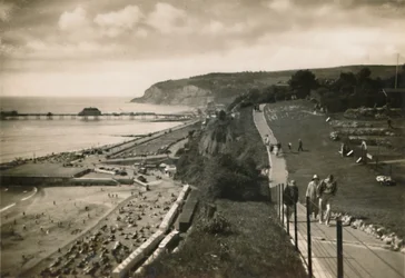 Small Hope Bay y Shanklin Pier, I.W., desde Cliff Walk, c1920