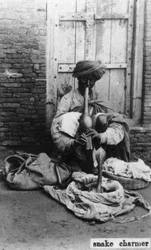 Encantador de serpientes, India, siglo XX