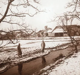 Soldados junto a un río, Bernecourt, norte de Francia, c1914-c1918