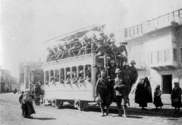 Soldados del regimiento East Surrey en Kazimain, en ruta hacia Bagdad, Irak, 1917-1919