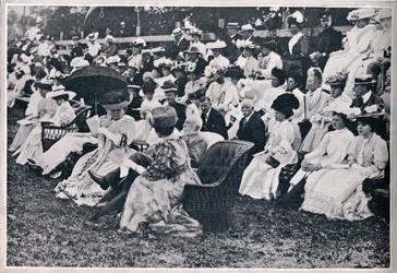 Algunos de los Espectadores en los Deportes de la Guardia en Chelsea, 1906