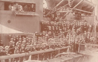 Parte de la tripulación del HMAS Australia, c1917 1919
