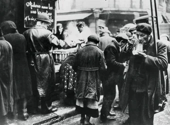 Comedor social para los necesitados, les Halles, París ocupado por los alemanes, febrero 1941