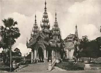 Entrada sur a la Pagoda Shwe Dagon, Rangún, 1900