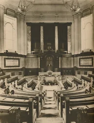 Sala espléndida para las deliberaciones de los miembros del Consejo del Condado de Londres, c1935