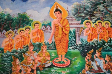 Difundiendo el Dharma. Vida de Buda. Obra de arte en el techo que representa la vida de Buda. Wat Inpeng. Vientián. Laos