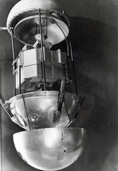 Sputnik 1, satélite ruso, 1957