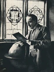 Stanley Baldwin en la galería de Chequers