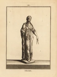 Estatua de Urania, la musa de la astronomía, con compás