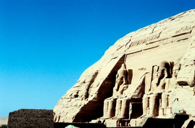 Estatuas de Ramsés II, de Abu Simbel, Egipto, principios del siglo XIII a.C.