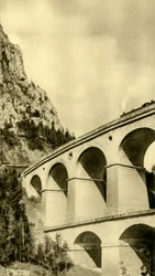 Locomotora de vapor en el ferrocarril de Semmering, Baja Austria, c. 1935