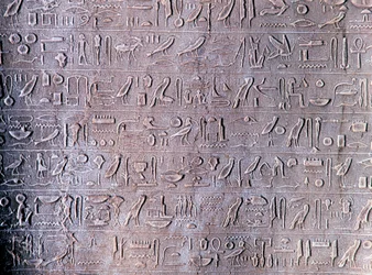 Jeroglíficos tallados en piedra de Tebas, Antiguo Egipto