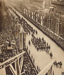 Bajando por el Mall, 12 de mayo de 1937