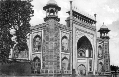 Puerta del Taj Mahal, Agra, siglo XX