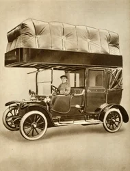 Taxi con dispositivo de bolsa de gas en el techo especialmente adaptado, 1914-1918, 1935