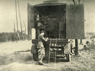 Camión de intercambio telefónico adjunto a la sección de globos de cometa de la R.A.F., 1919