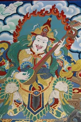 Guardián del templo que guarda el Este y la primavera, llamado Dhritarashtra. Monasterio de Kopan, Katmandú, Nepal