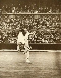 Partido de tenis en la cancha central de Wimbledon, década de 1930