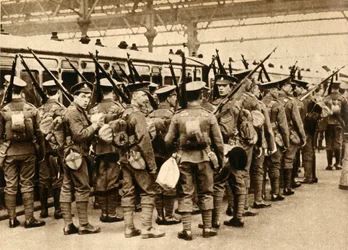 Territoriales del campamento de verano - Terriers embarcando en Waterloo, 1914-1918