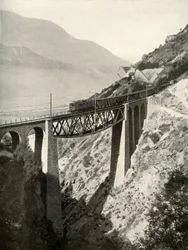 El viaducto de Baltschieder en la línea principal de Lotschberg, 1935-36