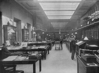 Sala de impresión del Museo Británico, c1901