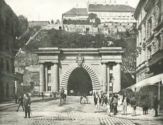El Túnel del Castillo de Buda, Budapest, Austria-Hungría, 1895