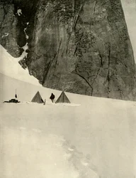 El campamento bajo el pilar de granito, a media milla del depósito del glaciar inferior...27 de enero de 1909