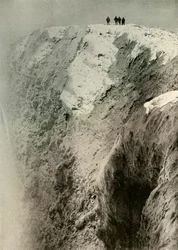 El cráter de Erebus, 900 pies de profundidad y media milla de ancho, 1908, 1909