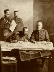 El Emperador de Rusia con el Gran Duque Nicolás en el frente