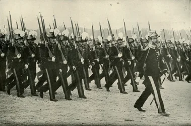 El oficial del ejército francés en formación