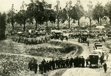 Los alemanes arrestan a civiles en Visé, Bélgica, agosto de 1914, c. 1920