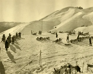 El teleférico Hafelekarbahn, Innsbruck, Tirol, Austria, c. 1935