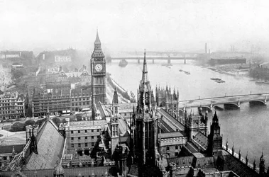 Las Casas del Parlamento, vistas desde la Torre Victoria, Westminster, Londres, c1905