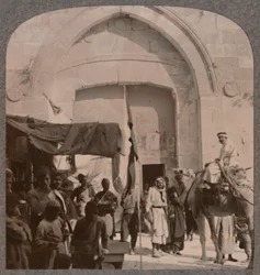 La Puerta de Jaffa cerrada, mostrando el Ojo de la Aguja, Jerusalén