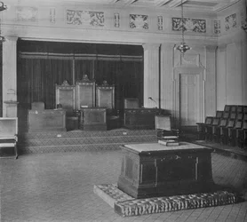 La sala de la logia, con friso decorativo, Templo masónico, Birmingham, Alabama, 1924