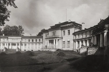 La casa solariega de Maryino, principios de 1920s