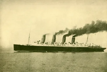 El Mauretania de la Cunard Line, 30.696 toneladas, hacia 1930