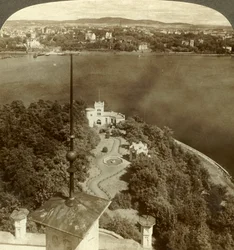 Los jardines reales de Oscarshal y Christiania, desde el castillo, Noruega, c. 1905