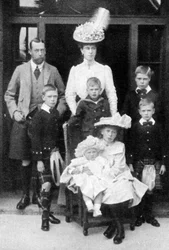 El Príncipe y la Princesa de Gales y sus hijos, Abergeldie, Escocia, 1906