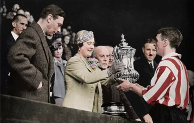 La Reina presenta la copa, 1937