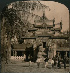 El Monasterio Dorado de la Reina, una joya de la arquitectura oriental, Mandalay, Birmania