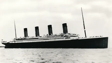 El RMS Titanic saliendo de Southampton, 10 de abril de 1912