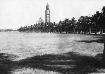 La Torre Rajabai, Universidad de Bombay, India, c. 1918