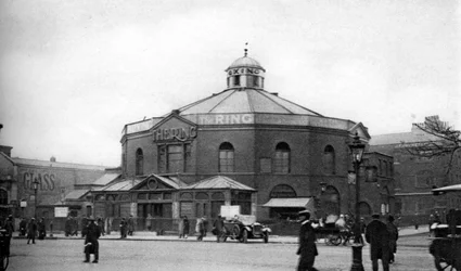 El Ring, lugar de boxeo cerca de Blackfriars Road, Londres, 1926-1927