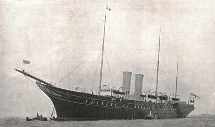 El yate real saliendo de Cowes, Isla de Wight, 6 de agosto de 1902
