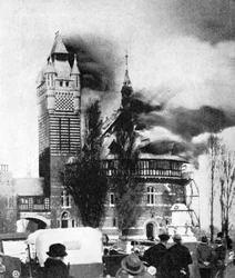 El Teatro Memorial de Shakespeare siendo destruido por el fuego, marzo de 1926