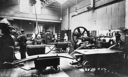 La sala de laminado de plata, la Royal Mint, Tower Hill, Londres, principios del siglo XX
