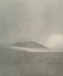 El comienzo de una ventisca...Deriva alrededor del Monte Erebus, c1908, 1909