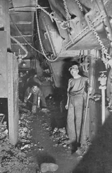 La sala de máquinas de un acorazado, 1914